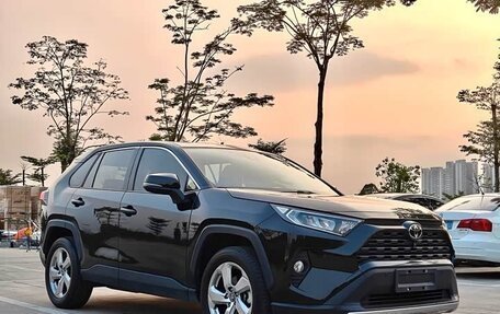 Toyota RAV4, 2021 год, 2 150 000 рублей, 3 фотография