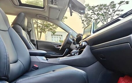 Toyota RAV4, 2021 год, 2 150 000 рублей, 8 фотография