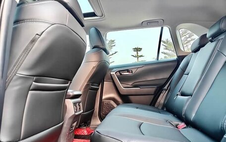 Toyota RAV4, 2021 год, 2 150 000 рублей, 14 фотография