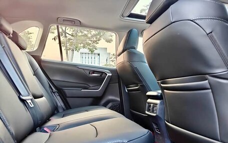 Toyota RAV4, 2021 год, 2 150 000 рублей, 15 фотография