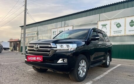 Toyota Land Cruiser 200, 2018 год, 8 450 000 рублей, 2 фотография