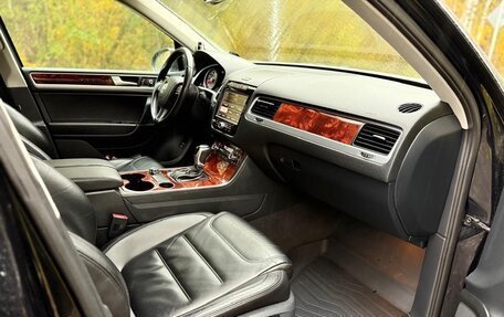 Volkswagen Touareg III, 2011 год, 2 050 000 рублей, 4 фотография