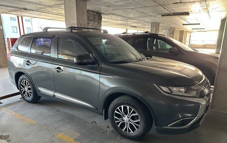 Mitsubishi Outlander III рестайлинг 3, 2016 год, 1 800 000 рублей, 2 фотография