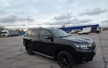 Toyota Land Cruiser Prado 150 рестайлинг 2, 2021 год, 8 300 000 рублей, 1 фотография