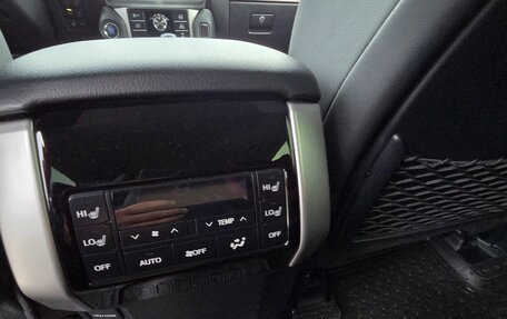 Toyota Land Cruiser Prado 150 рестайлинг 2, 2021 год, 8 300 000 рублей, 12 фотография