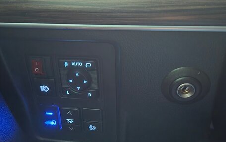 Toyota Land Cruiser Prado 150 рестайлинг 2, 2021 год, 6 200 000 рублей, 20 фотография