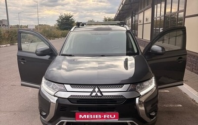 Mitsubishi Outlander III рестайлинг 3, 2019 год, 1 790 000 рублей, 1 фотография