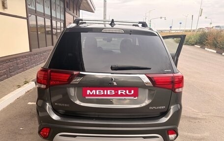Mitsubishi Outlander III рестайлинг 3, 2019 год, 1 790 000 рублей, 2 фотография