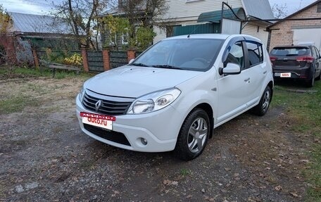 Renault Sandero I, 2014 год, 690 000 рублей, 2 фотография