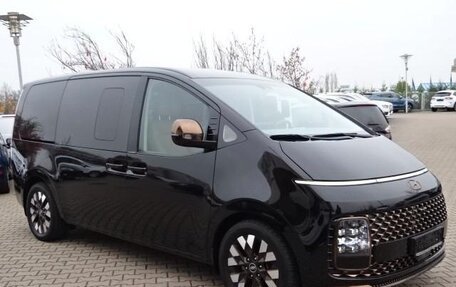 Hyundai Staria, 2022 год, 4 120 000 рублей, 2 фотография