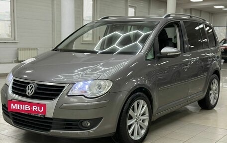 Volkswagen Touran III, 2010 год, 518 000 рублей, 2 фотография