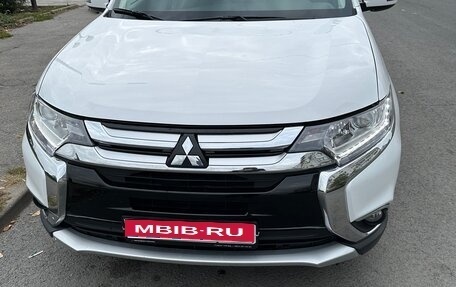Mitsubishi Outlander III рестайлинг 3, 2018 год, 2 150 000 рублей, 1 фотография