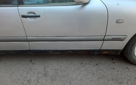 Mercedes-Benz E-Класс, 1998 год, 370 000 рублей, 6 фотография