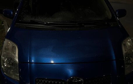 Toyota Yaris III рестайлинг, 2006 год, 650 000 рублей, 1 фотография