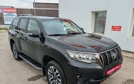 Toyota Land Cruiser Prado 150 рестайлинг 2, 2021 год, 6 300 000 рублей, 4 фотография