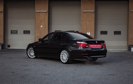 BMW 5 серия, 2007 год, 2 700 000 рублей, 3 фотография