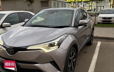 Toyota C-HR I рестайлинг, 2018 год, 2 300 000 рублей, 1 фотография
