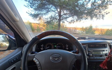 Toyota Land Cruiser 100 рестайлинг 2, 2004 год, 2 390 000 рублей, 9 фотография