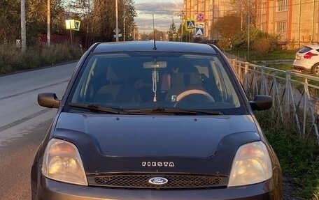 Ford Fiesta, 2002 год, 300 000 рублей, 2 фотография