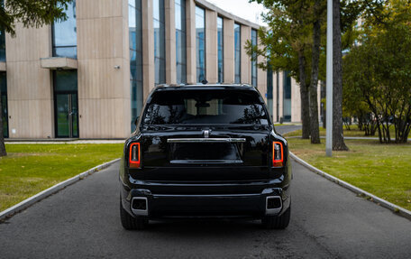 Rolls-Royce Cullinan, 2024 год, 62 000 000 рублей, 3 фотография