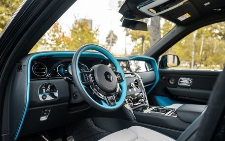 Rolls-Royce Cullinan, 2024 год, 62 000 000 рублей, 5 фотография