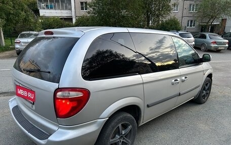 Chrysler Town & Country IV, 2005 год, 600 000 рублей, 3 фотография