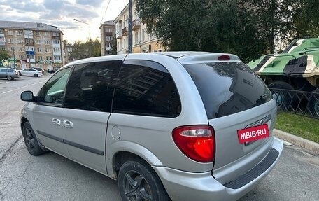 Chrysler Town & Country IV, 2005 год, 600 000 рублей, 4 фотография