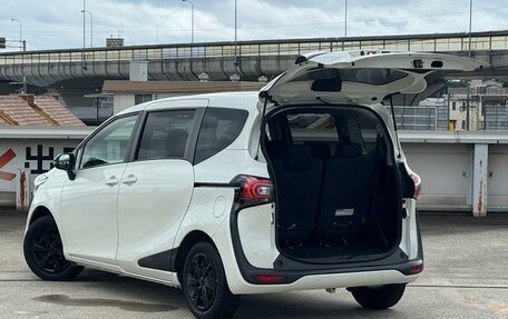 Toyota Sienta II, 2021 год, 1 000 000 рублей, 9 фотография