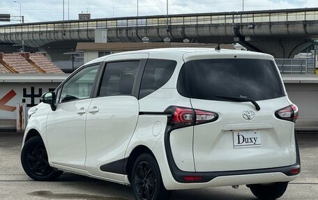 Toyota Sienta II, 2021 год, 1 000 000 рублей, 7 фотография