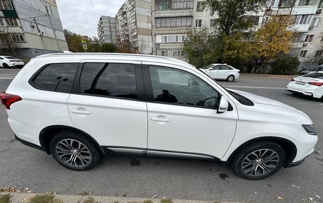 Mitsubishi Outlander III рестайлинг 3, 2018 год, 2 150 000 рублей, 2 фотография