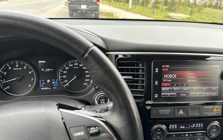 Mitsubishi Outlander III рестайлинг 3, 2018 год, 2 150 000 рублей, 5 фотография