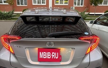 Toyota C-HR I рестайлинг, 2018 год, 2 300 000 рублей, 3 фотография