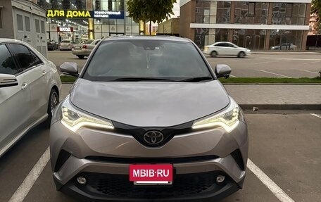 Toyota C-HR I рестайлинг, 2018 год, 2 300 000 рублей, 2 фотография