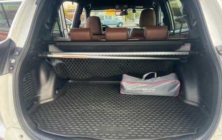 Toyota RAV4, 2019 год, 2 600 000 рублей, 15 фотография