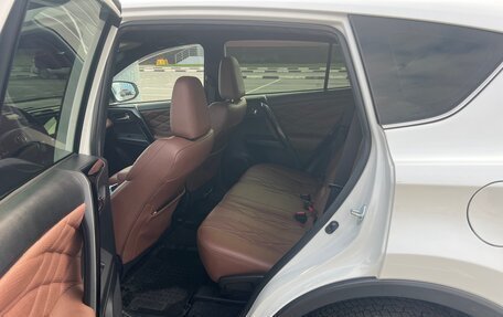 Toyota RAV4, 2019 год, 2 600 000 рублей, 13 фотография