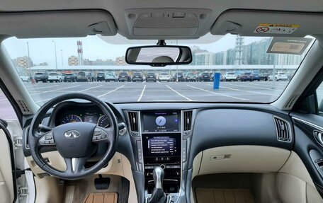 Infiniti Q50 I рестайлинг, 2015 год, 2 300 000 рублей, 12 фотография