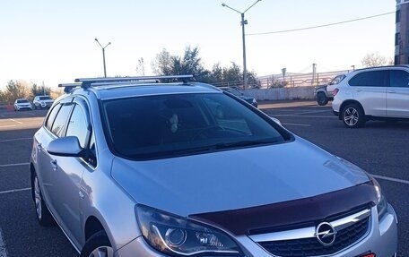 Opel Astra J, 2011 год, 870 000 рублей, 1 фотография