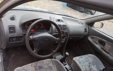 Mitsubishi Carisma I, 1997 год, 145 000 рублей, 9 фотография