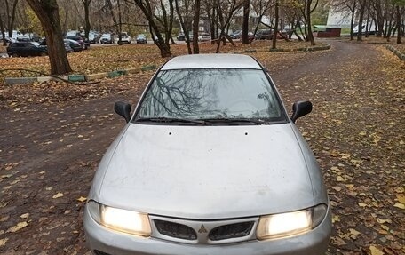 Mitsubishi Carisma I, 1997 год, 145 000 рублей, 2 фотография