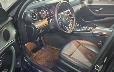 Mercedes-Benz E-Класс, 2018 год, 2 900 000 рублей, 15 фотография