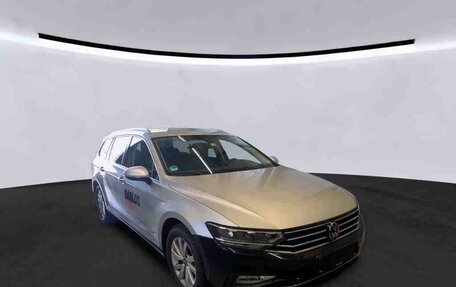Volkswagen Passat B8 рестайлинг, 2022 год, 2 425 000 рублей, 5 фотография