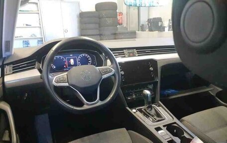 Volkswagen Passat B8 рестайлинг, 2022 год, 2 425 000 рублей, 10 фотография