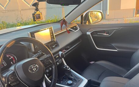 Toyota RAV4, 2021 год, 4 200 000 рублей, 10 фотография