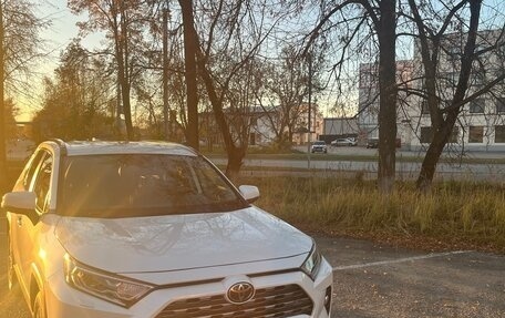 Toyota RAV4, 2021 год, 4 200 000 рублей, 3 фотография