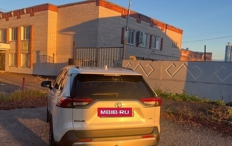 Toyota RAV4, 2021 год, 4 200 000 рублей, 4 фотография