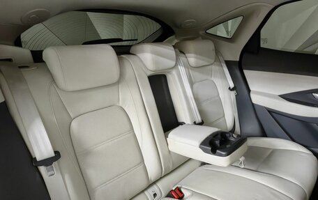 Jaguar E-Pace, 2019 год, 3 240 000 рублей, 17 фотография