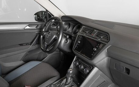Volkswagen Tiguan II, 2019 год, 2 150 000 рублей, 4 фотография
