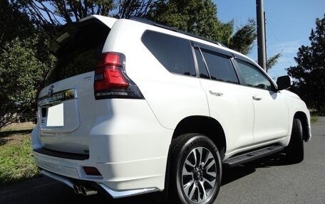 Toyota Land Cruiser Prado 150 рестайлинг 2, 2022 год, 5 590 000 рублей, 8 фотография