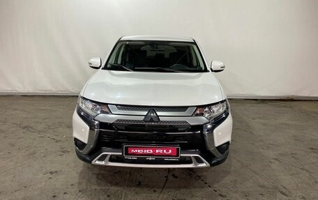 Mitsubishi Outlander III рестайлинг 3, 2018 год, 2 150 000 рублей, 2 фотография