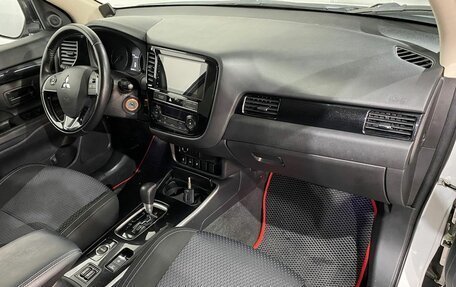 Mitsubishi Outlander III рестайлинг 3, 2018 год, 2 150 000 рублей, 11 фотография